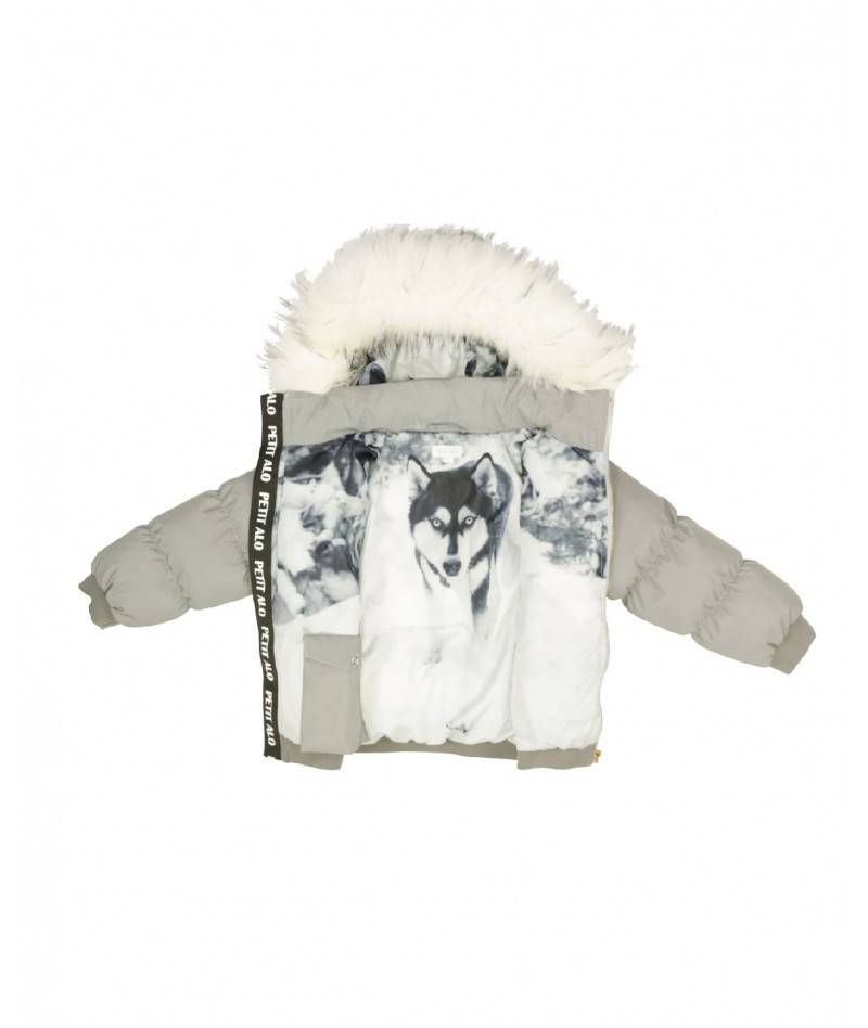 Composición niña con ropa invernal